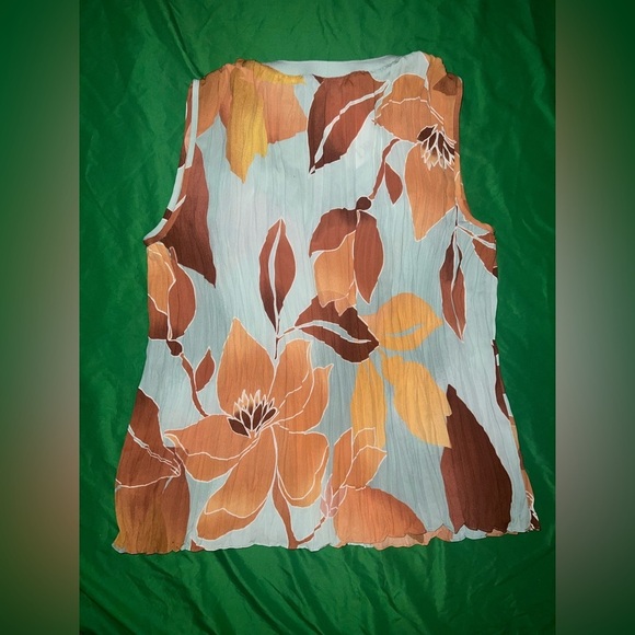 NWT DR2 Green and Orange Patterned Top size Medium - Picture 2 of 5